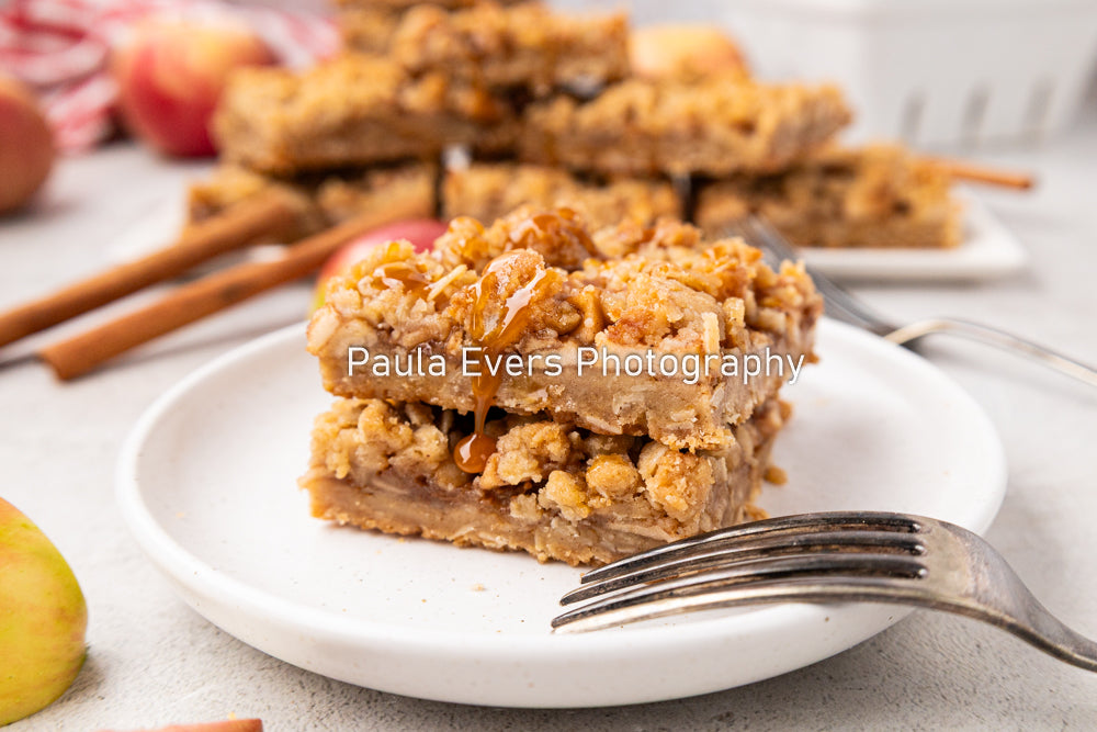 Caramel Apple Crumble Bars