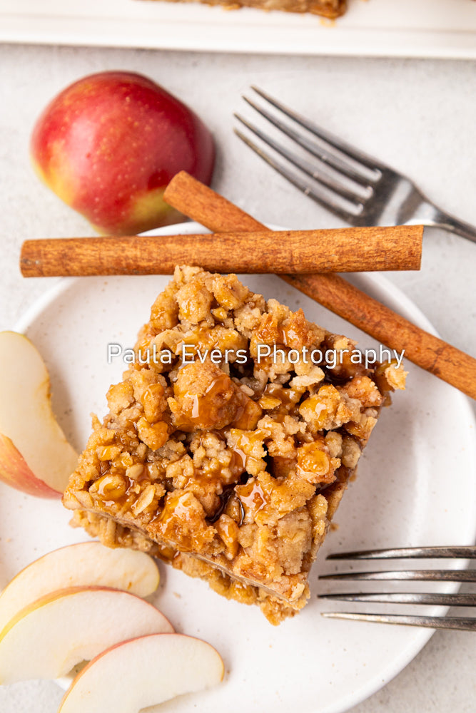 Caramel Apple Crumble Bars