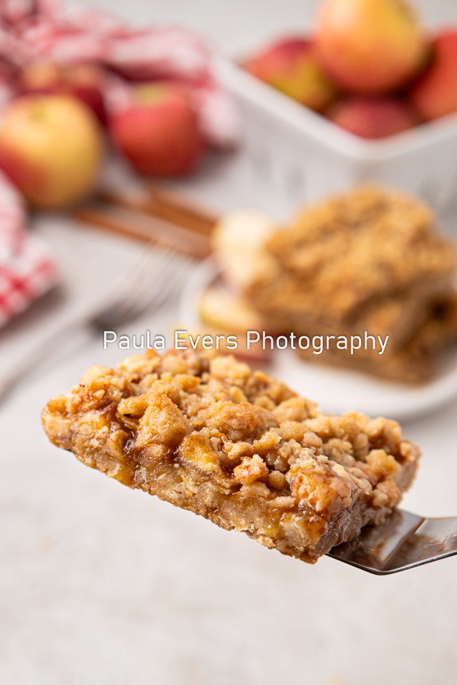 Caramel Apple Crumble Bars
