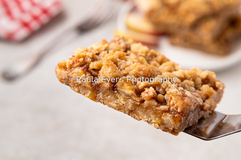 Caramel Apple Crumble Bars