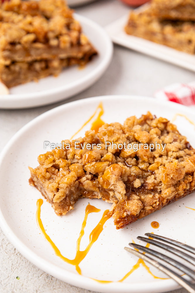 Caramel Apple Crumble Bars