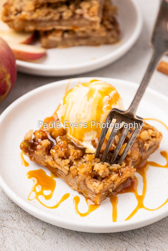 Caramel Apple Crumble Bars