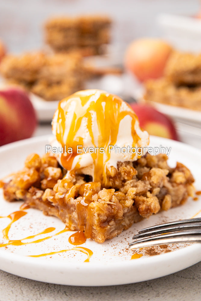 Caramel Apple Crumble Bars