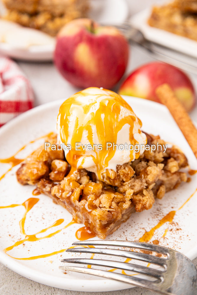Caramel Apple Crumble Bars
