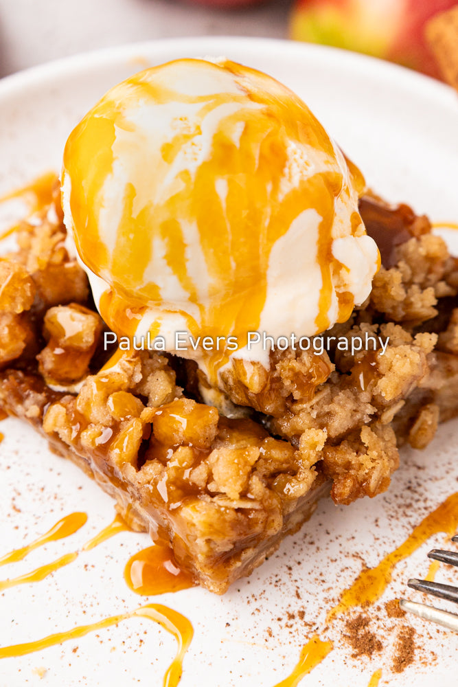 Caramel Apple Crumble Bars