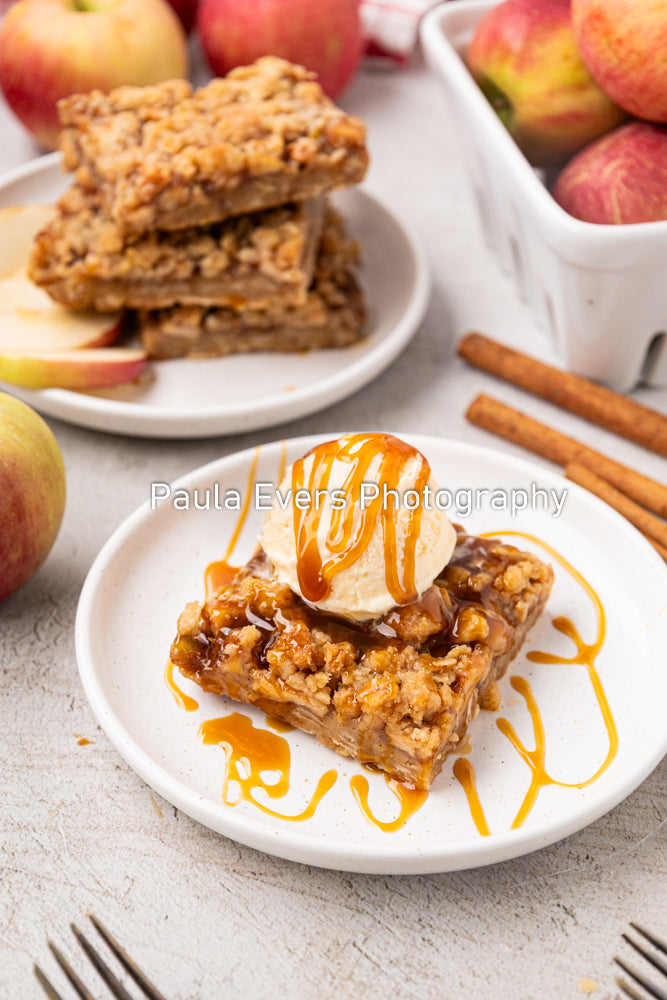 Caramel Apple Crumble Bars