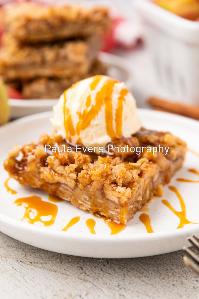 Caramel Apple Crumble Bars