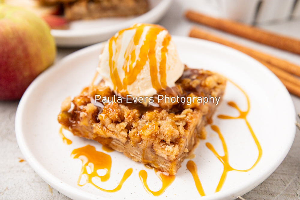 Caramel Apple Crumble Bars